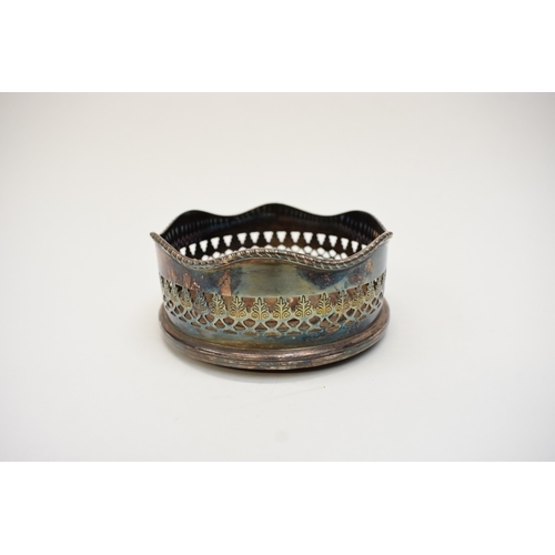 8057 - A Francis Howard Ltd silver win coaster with turned wooden base, Sheffield 1948, 9.7cm diameter, 122... 