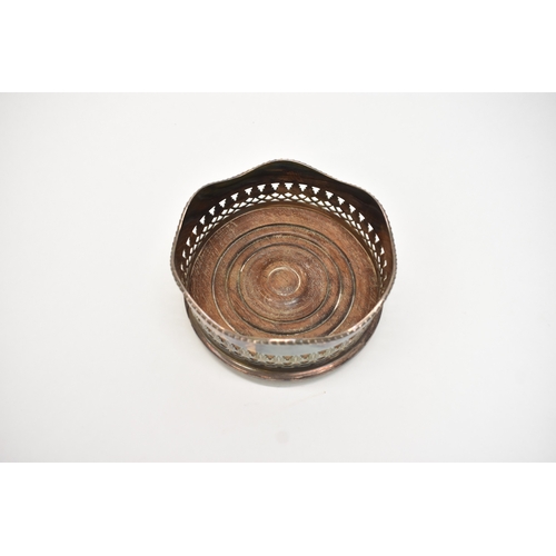 8057 - A Francis Howard Ltd silver win coaster with turned wooden base, Sheffield 1948, 9.7cm diameter, 122... 