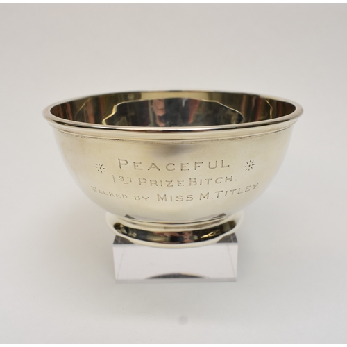 8047 - A Theodore Rossi silver presentation bowl with engraved inscription, London 1922, base marked Rossi ... 