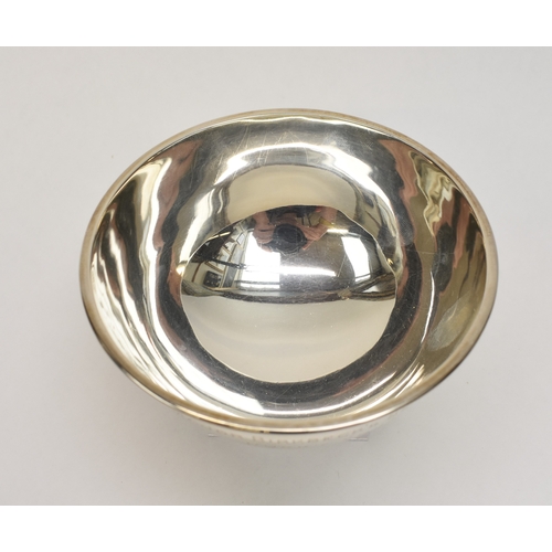 8047 - A Theodore Rossi silver presentation bowl with engraved inscription, London 1922, base marked Rossi ... 