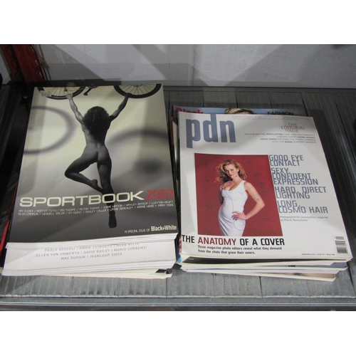 1057 - A quantity of various modelling and art magazines including 