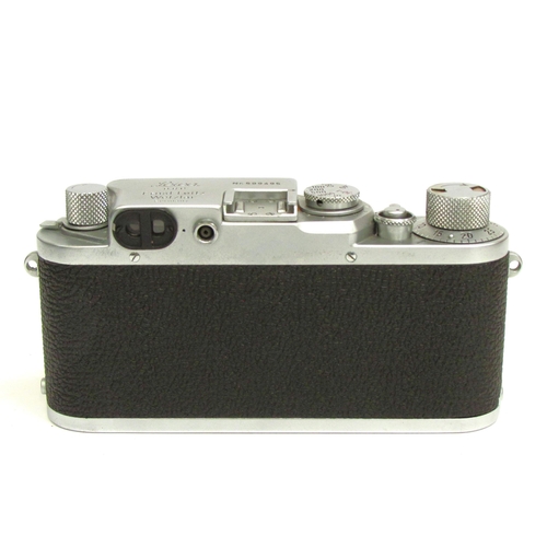 7015 - A 1950s Leica DRP Ernst Leitz Wetzlar IIIf 35mm film Rangefinder camera, serial 599495, with attache... 