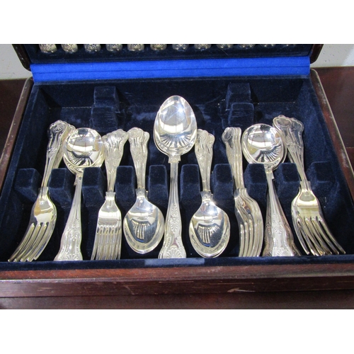 1032 - A canteen of King's pattern EPNS A1 cutlery, 6 place settings, with presentation plaque to interior