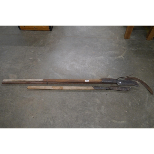 2038 - A brushing hook, pitch fork and slasher