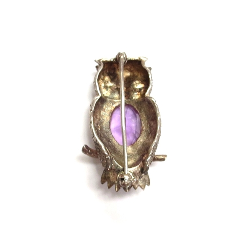 6332 - A silver brooch as an owl with amethyst stone for tummy, 4cm long, 11.9g