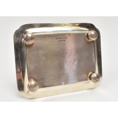 8026 - A silver Elkington & Co five-bar toast rack with integral tray, Birmingham 1926, 10cm tall x 12cm lo... 