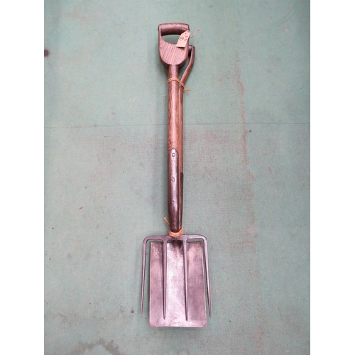 Lot 7043      