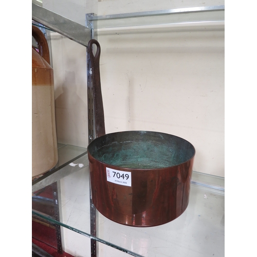 Lot 7049      