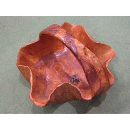 4009 - A burr wood fruit bowl, handle repaired