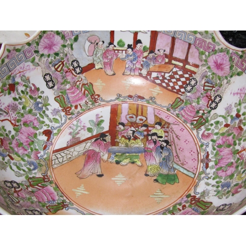4021 - A 20th Century Japanese Imari pallette charger with scallop rim, 34cm diameter, a Canton 20th Centur... 