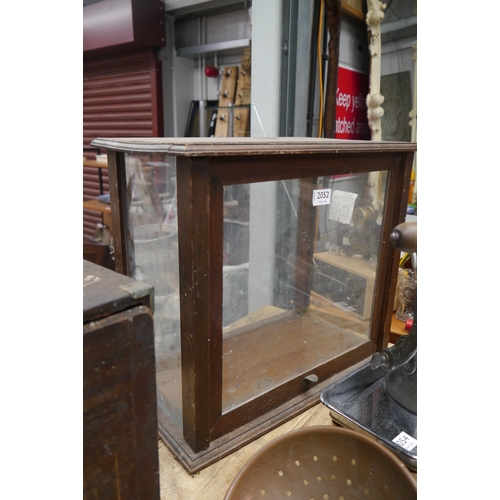 Lot 2052      