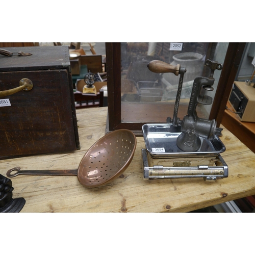 Lot 2054      