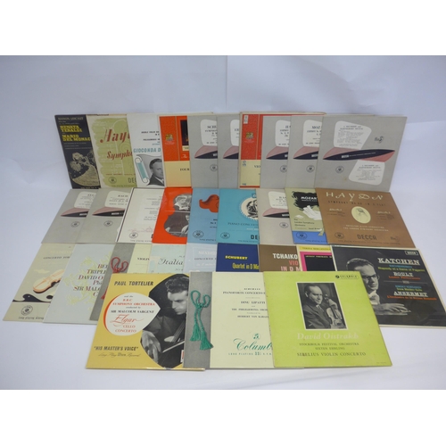 8256 - Classical - A collection of approximately thirty 10