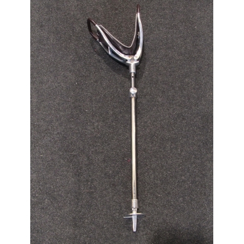 1014 - A shooting stick and five walking canes