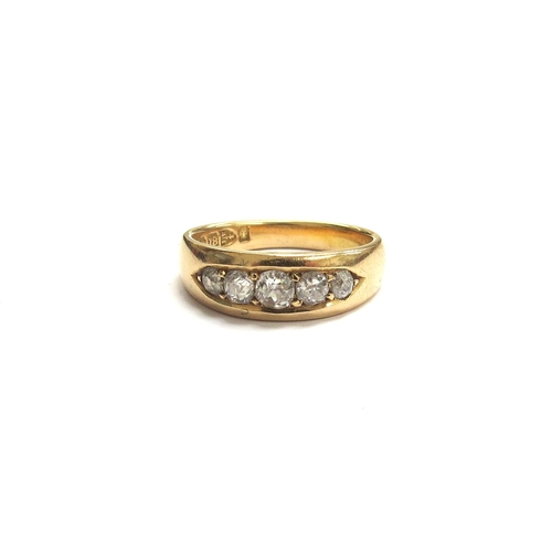 6152 - An 18ct gold ring with five graduated diamonds in boat shaped mount, Chester hallmarks. Size O, 5.6g