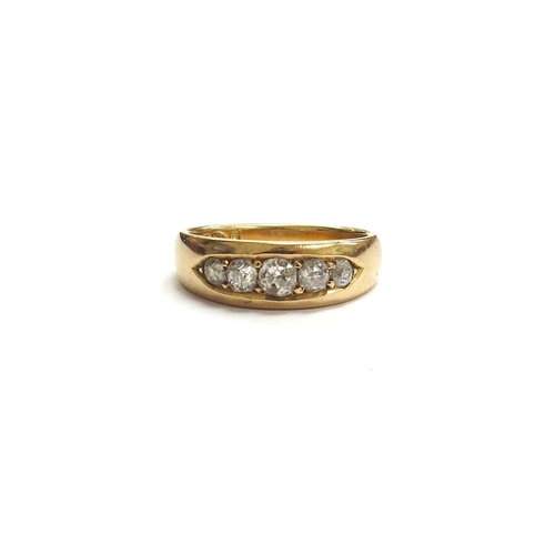 6152 - An 18ct gold ring with five graduated diamonds in boat shaped mount, Chester hallmarks. Size O, 5.6g