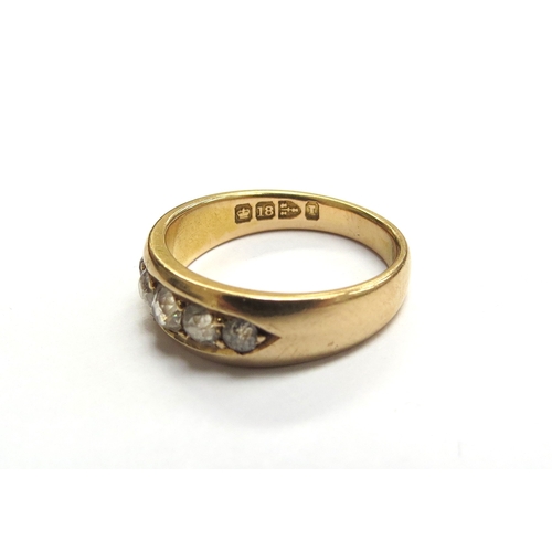 6152 - An 18ct gold ring with five graduated diamonds in boat shaped mount, Chester hallmarks. Size O, 5.6g