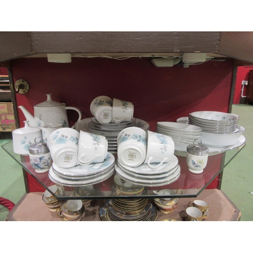 4003 - A collection of Royal Ceramics 