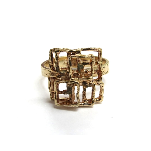 6532 - A 9ct gold abstract design ring. Size N, 4.5g