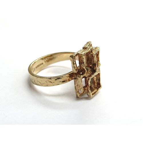 6532 - A 9ct gold abstract design ring. Size N, 4.5g