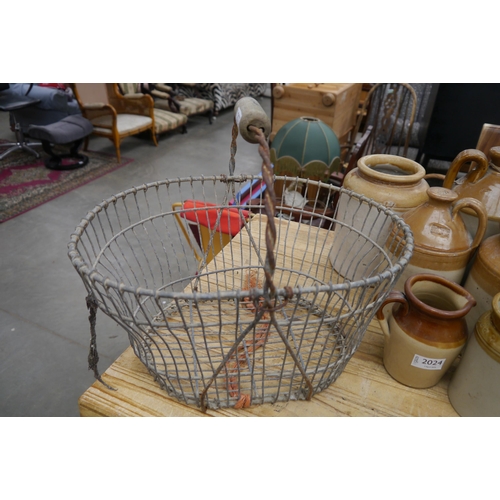 Lot 2044      