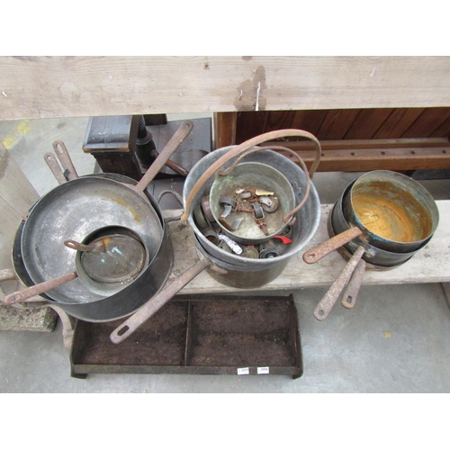 2028 - A quantity of copper pans, some with lids