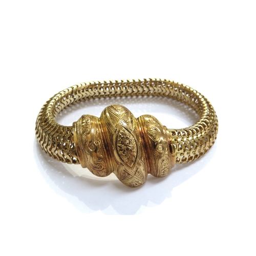 6034 - A gold flexible link bracelet with engraved clasp, stamped 15ct, 20cm long, 29.5g