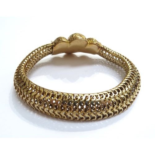 6034 - A gold flexible link bracelet with engraved clasp, stamped 15ct, 20cm long, 29.5g