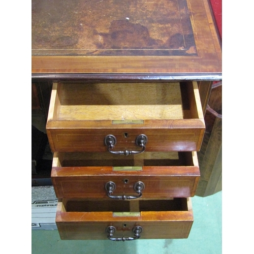 4035 - An Edwardian crossbanded mahogany single pedestal desk, the tooled leather insert writing surface ov... 