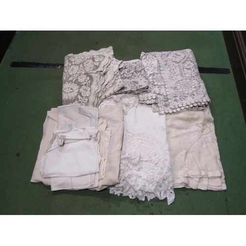 4224 - A quantity of lace and linen table clothes, variety of styles and ages