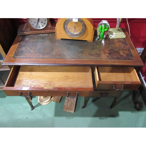 4035 - An Edwardian crossbanded mahogany single pedestal desk, the tooled leather insert writing surface ov... 