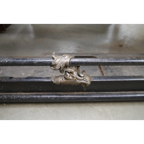 2030 - A Victorian cast iron and brass fire kerb, 157cm