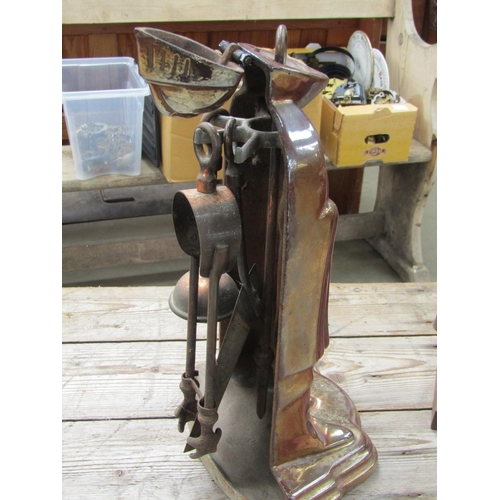 2021 - A cast companion stand as a Dutch female and a companion set with tools (2)