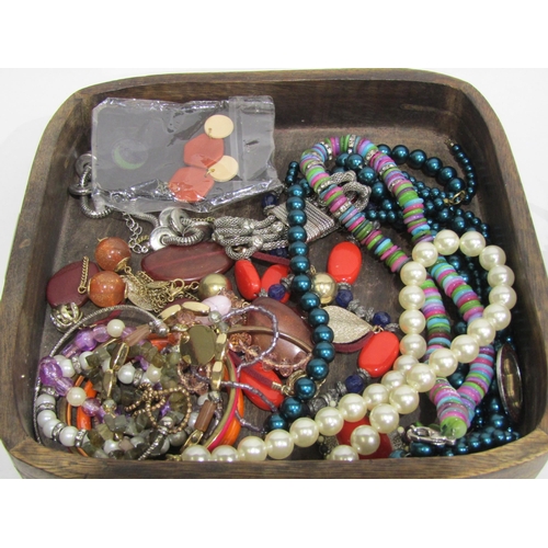 4343 - A tray of necklaces and bracelets