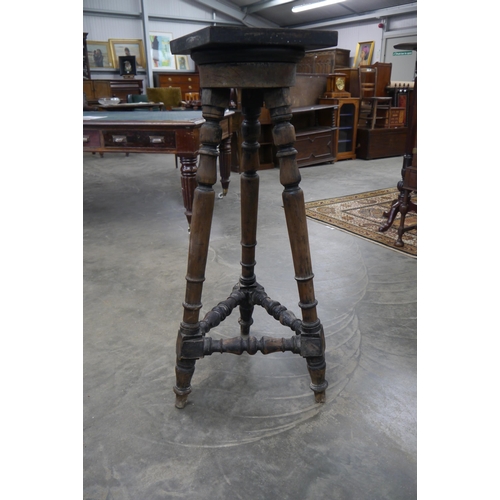 2012 - A Victorian sculptures stand turned supports and  stretchers, revolving actions