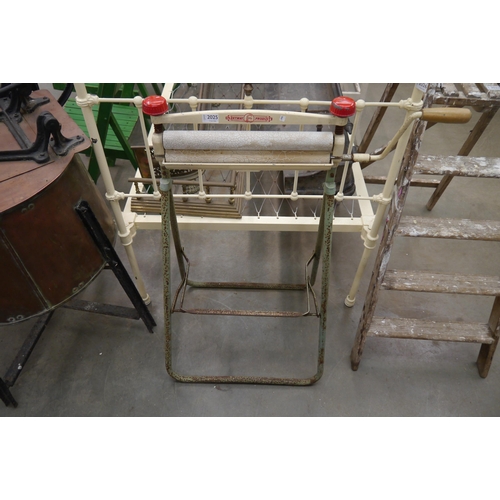 Lot 2025      