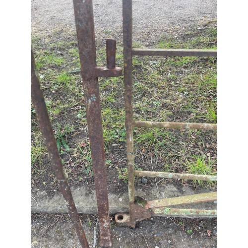5001 - A wrought iron estate gate with posts, approx 324cm wide