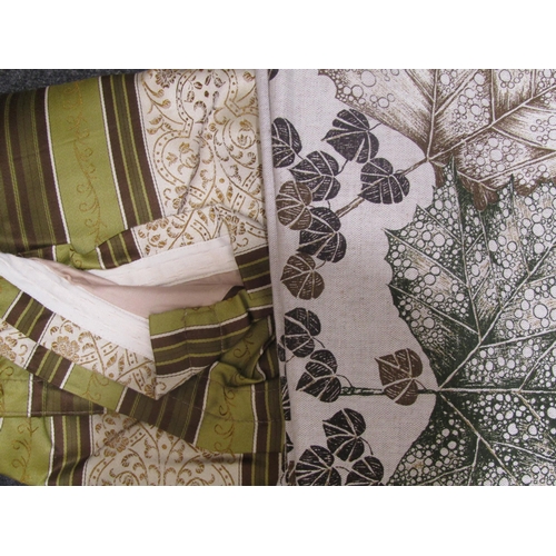 1043 - Two pairs of 1970's curtains and a bag of lace trims