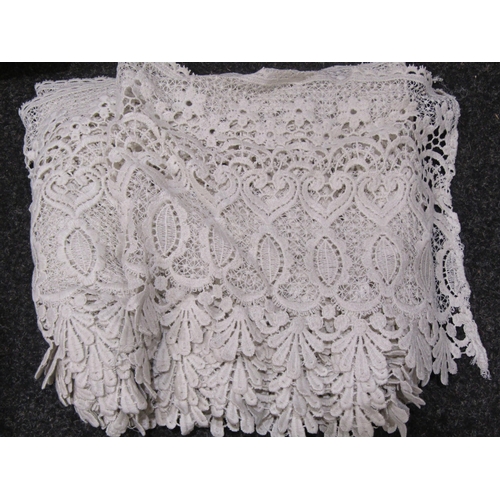 1043 - Two pairs of 1970's curtains and a bag of lace trims