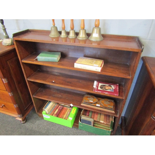 1083 - A 20th Century oak four shelved bookcase, 117cm tall x 108cm wide x 25cm deep