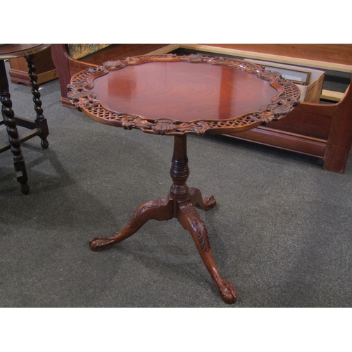 1106 - A mahogany tilt-top pivoting tripod table with bird cage mechanism, acanthus leaf carving to legs, b... 