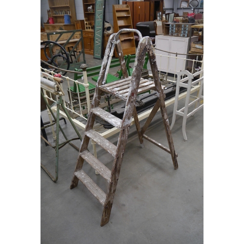 Lot 2023      