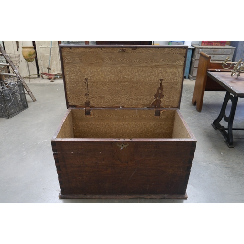2018 - A substantial oak Georgian trunk