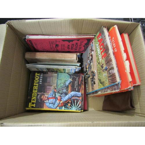 1454 - A box of various vintage annuals including Eagle and Dandy, 