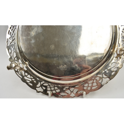 8031 - Weir & Sons George VI Irish silver circular salver, with pierced Celtic design border of interlaced ... 