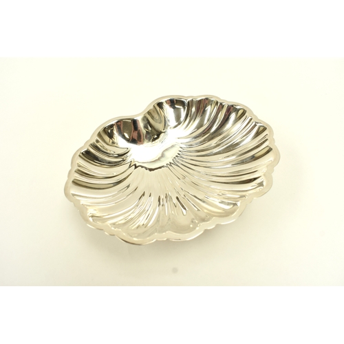 8033 - A Frank Cobb & Co ltd silver shell form dish, makers mark has been double stamped, Sheffield 1982, 3... 