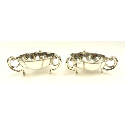 8004 - A pair of Horace Woodward & Co Ltd silver lobed bowls with s-scroll feet, Birmingham 1910, 5.5cm tal... 