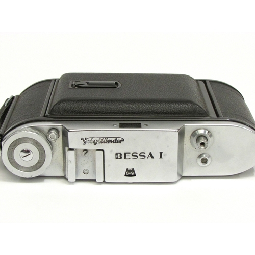 7023 - A 1950s Voigtlander Bessa I 120mm film folding camera, using a Vaskar 105mm f/4.5 lens, black bellow... 