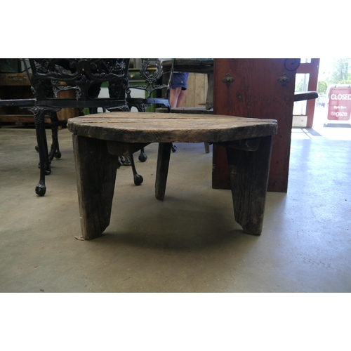 2004 - A circular shepherds table