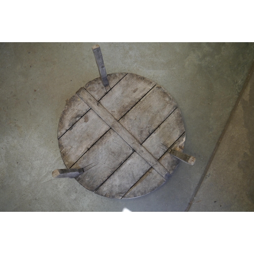 2005 - A circular shepherds table
